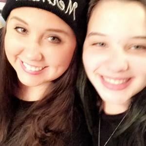 Meet your Posher, Lora